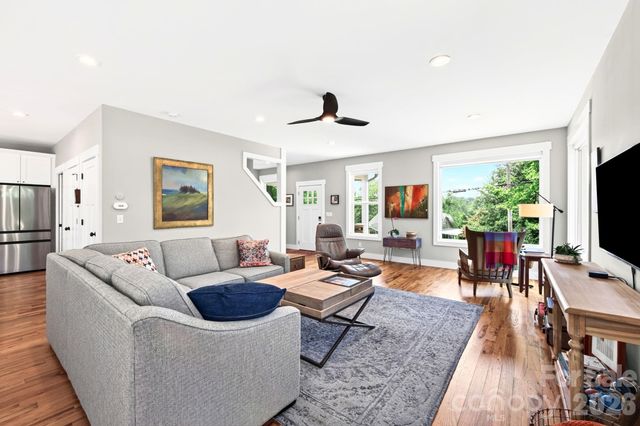 82 Frances Street, Asheville, NC 28806