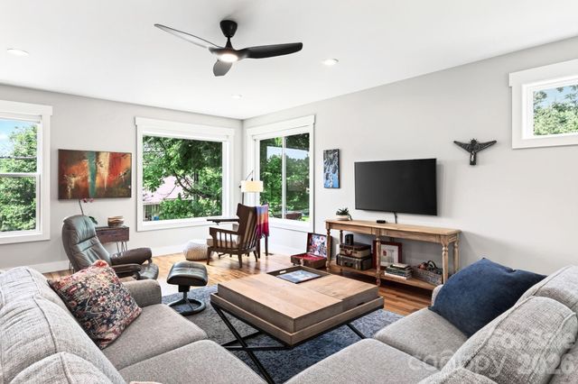 82 Frances Street, Asheville, NC 28806