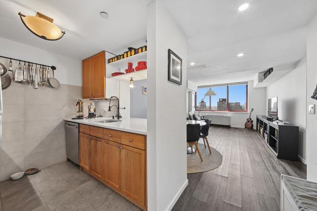 474 48th Ave # PH-1H, New York City, NY 11109