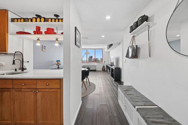 474 48th Ave # PH-1H, New York City, NY 11109