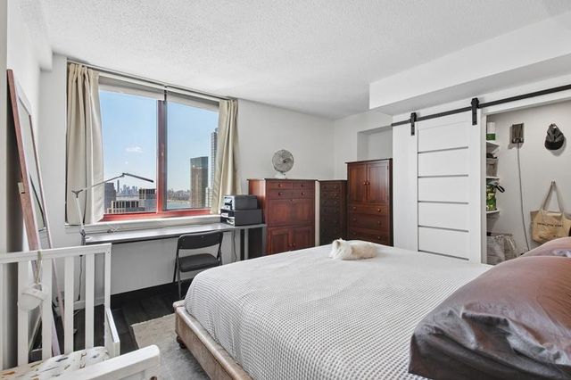 474 48th Ave # PH-1H, New York City, NY 11109