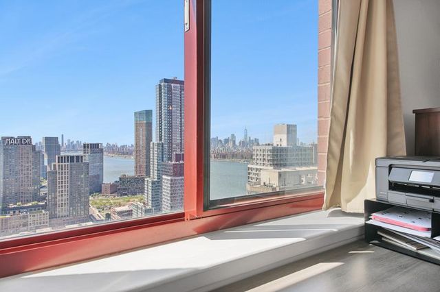 474 48th Ave # PH-1H, New York City, NY 11109