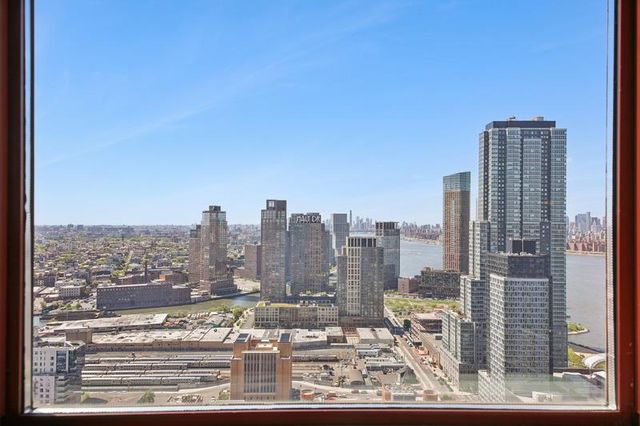 474 48th Ave # PH-1H, New York City, NY 11109