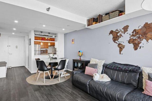 474 48th Ave # PH-1H, New York City, NY 11109