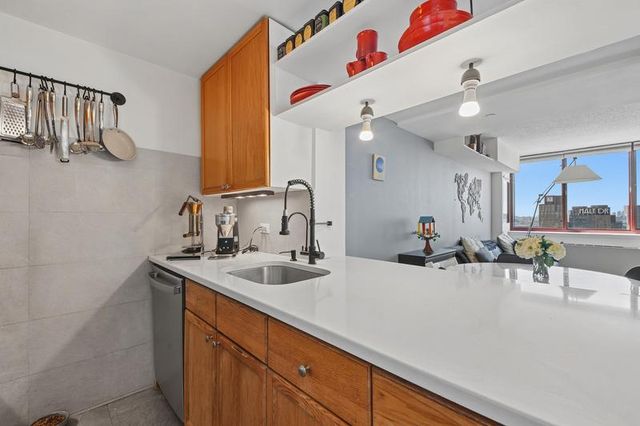 474 48th Ave # PH-1H, New York City, NY 11109