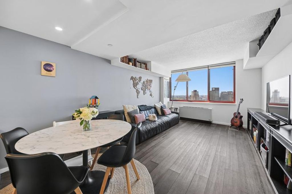 474 48th Ave # PH-1H, New York City, NY 11109