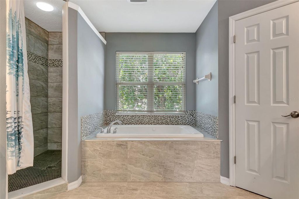 Image 32 of property listing at 3010 42ND AVENUE E, Bradenton, FL 34208