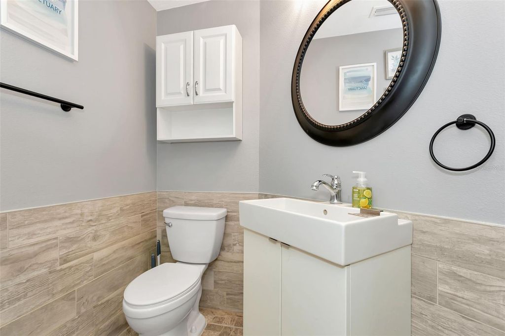 Image 9 of property listing at 3010 42ND AVENUE E, Bradenton, FL 34208