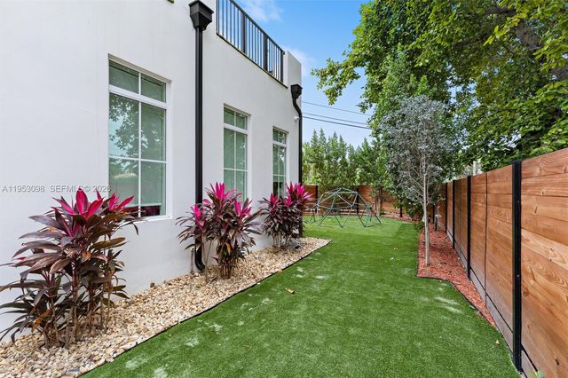 3495 SW 3rd avenue, Miami, FL 33145