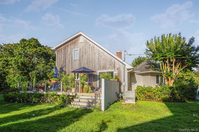 33 Hilltop Road, Southampton, NY 11968