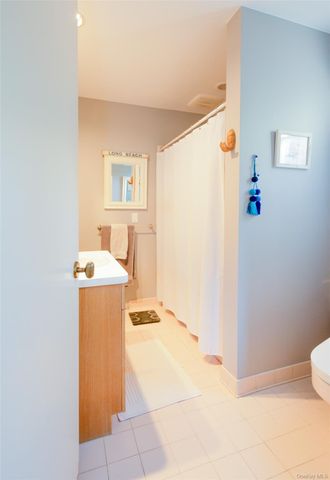 33 Hilltop Road, Southampton, NY 11968