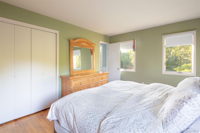 33 Hilltop Road, Southampton, NY 11968