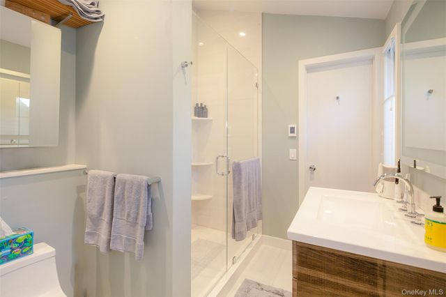 33 Hilltop Road, Southampton, NY 11968