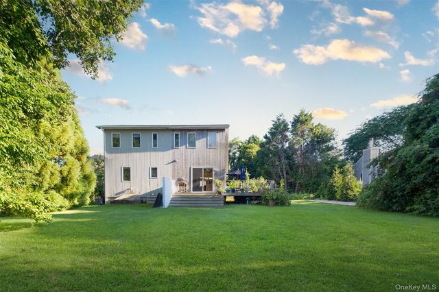 33 Hilltop Road, Southampton, NY 11968