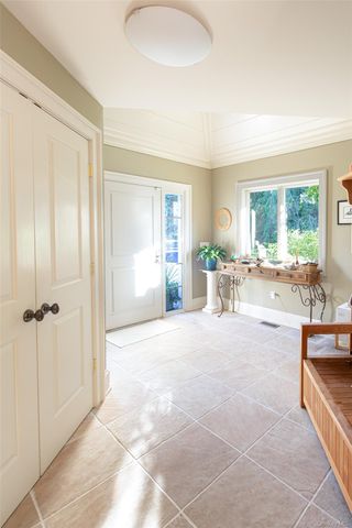 33 Hilltop Road, Southampton, NY 11968