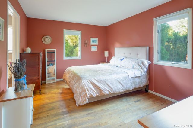 33 Hilltop Road, Southampton, NY 11968