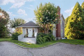 33 Hilltop Road, Southampton, NY 11968