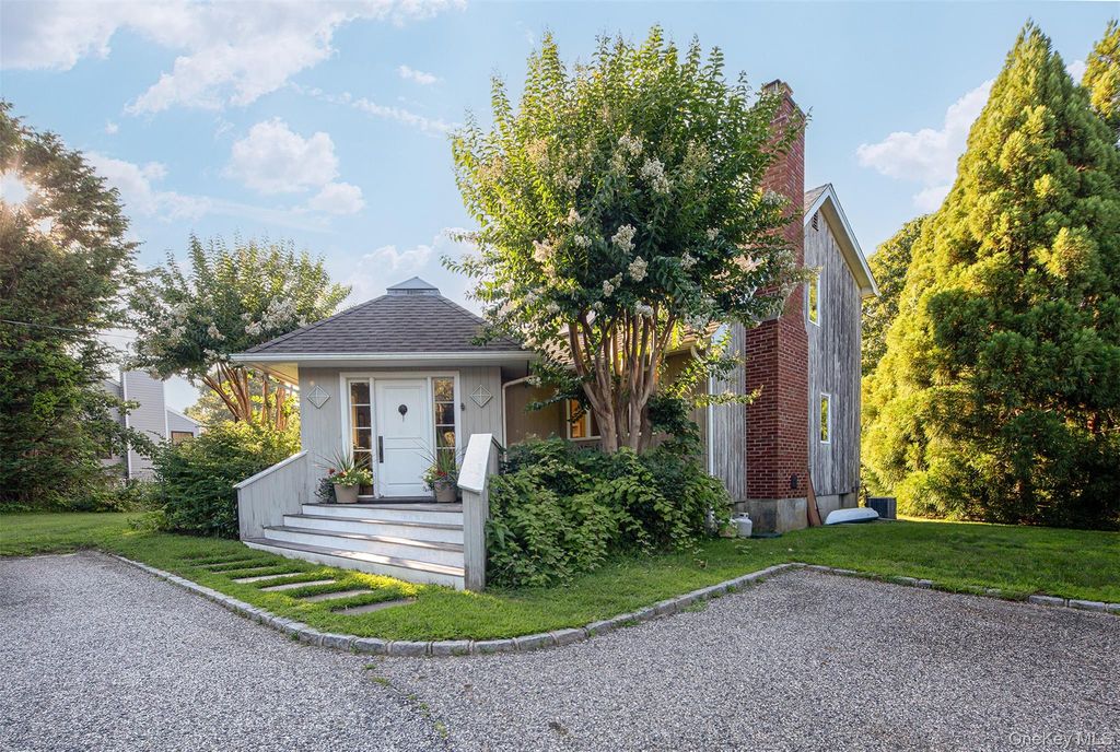 33 Hilltop Road, Southampton, NY 11968