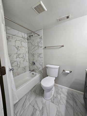 1005 Manchester Court 1005, South Elgin, IL 60177