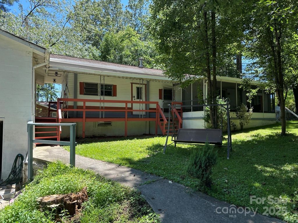 3036 Holly Hill Road, Hendersonville, NC 28792