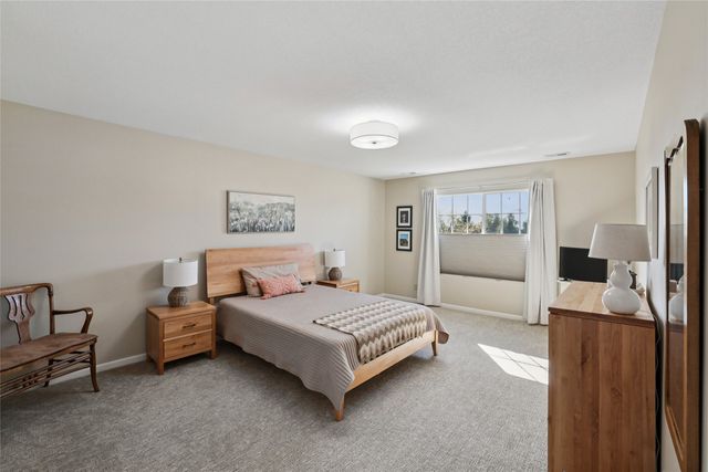 857 SE Lakeview Lane, Waukee, IA 50263