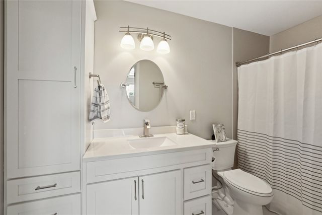 857 SE Lakeview Lane, Waukee, IA 50263