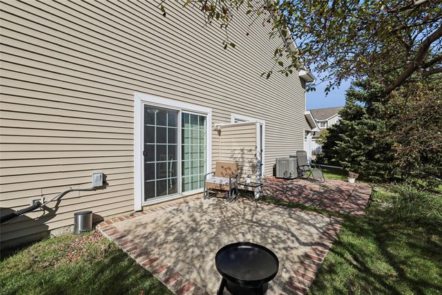 857 SE Lakeview Lane, Waukee, IA 50263