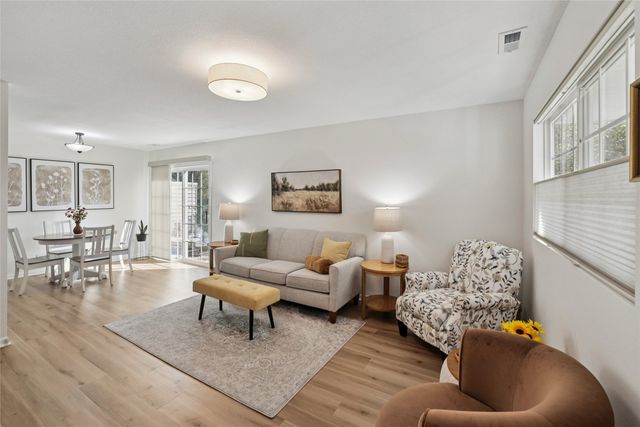 857 SE Lakeview Lane, Waukee, IA 50263