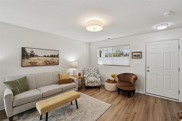 857 SE Lakeview Lane, Waukee, IA 50263