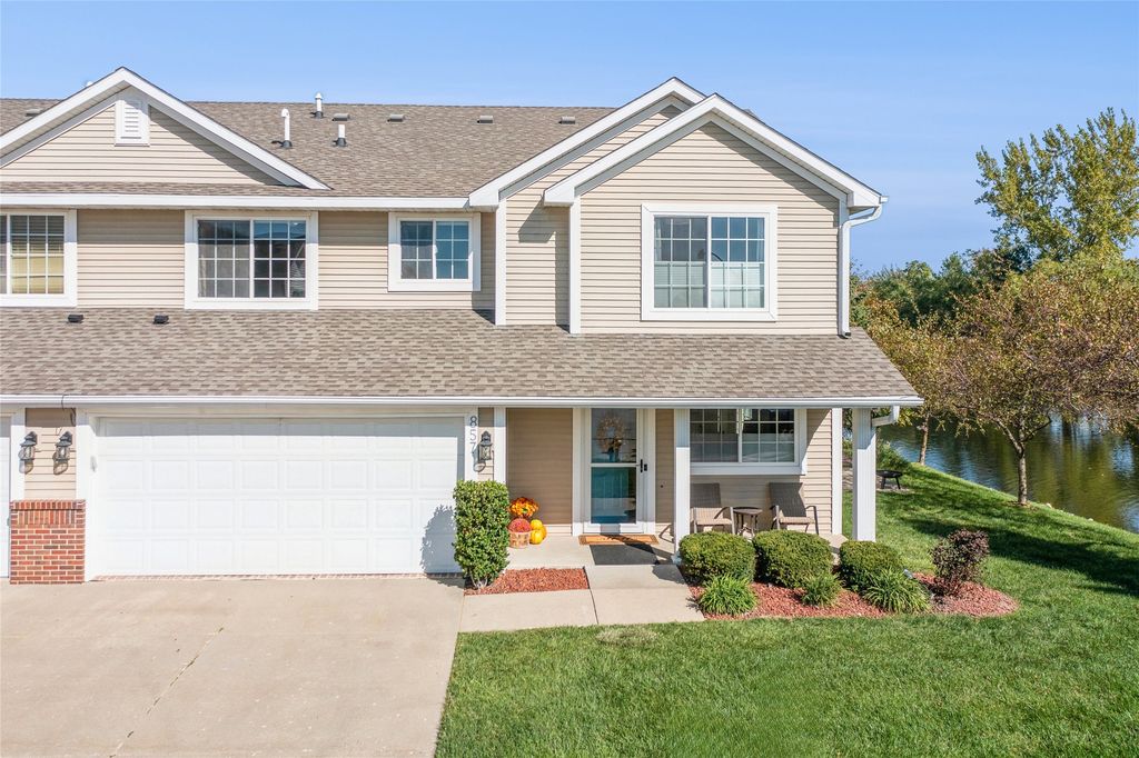 857 SE Lakeview Lane, Waukee, IA 50263