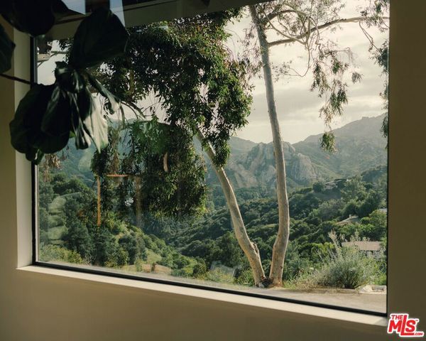 22910 Portage Circle Drive, Topanga, CA 90290
