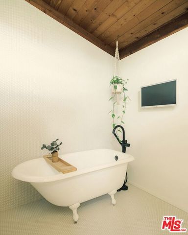 22910 Portage Circle Drive, Topanga, CA 90290