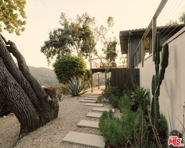 22910 Portage Circle Drive, Topanga, CA 90290