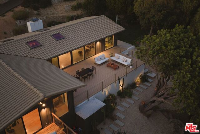 22910 Portage Circle Drive, Topanga, CA 90290
