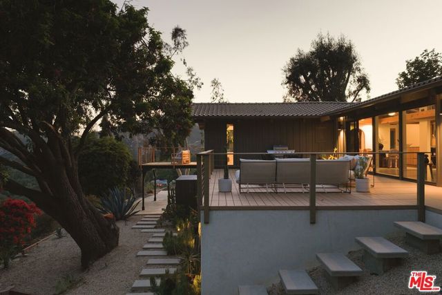 22910 Portage Circle Drive, Topanga, CA 90290