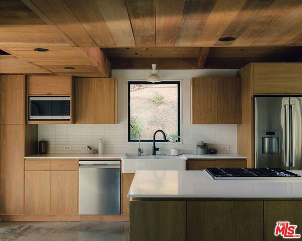 22910 Portage Circle Drive, Topanga, CA 90290