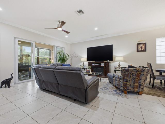 6819 Langdon Way, Lake Worth, FL 33463