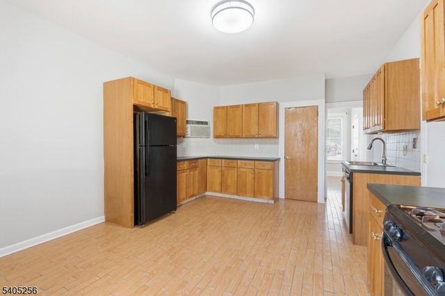 282 N 4Th St, Paterson City, NJ 07522