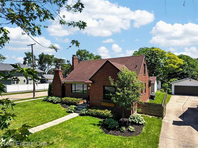 2822 Benjamin Avenue, Royal Oak, MI 48073