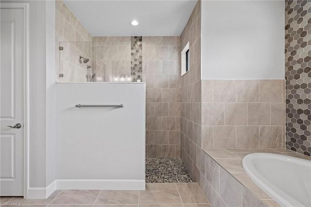 1319 NW 40th PL, Cape Coral, FL 33993