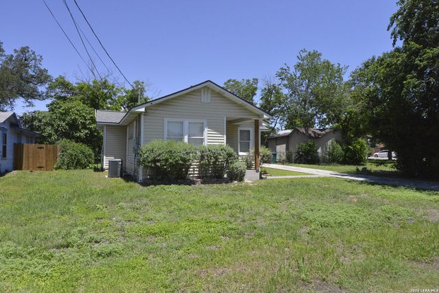 203 LEGION DR W, Converse, TX 78109