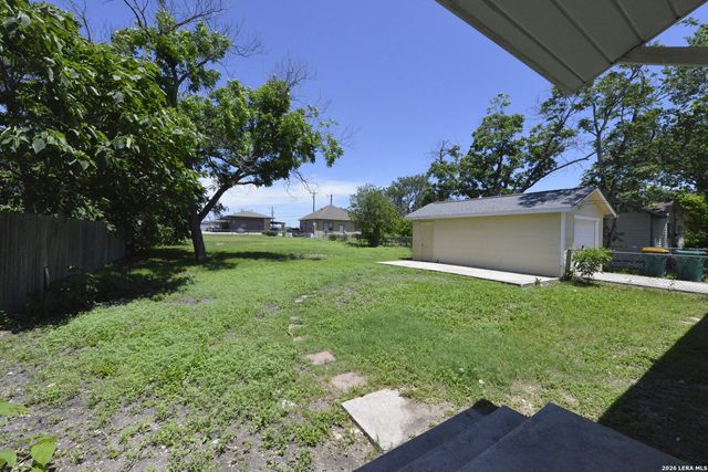 203 LEGION DR W, Converse, TX 78109