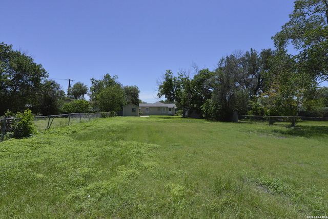 203 LEGION DR W, Converse, TX 78109