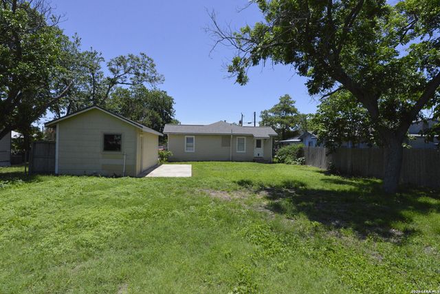 203 LEGION DR W, Converse, TX 78109