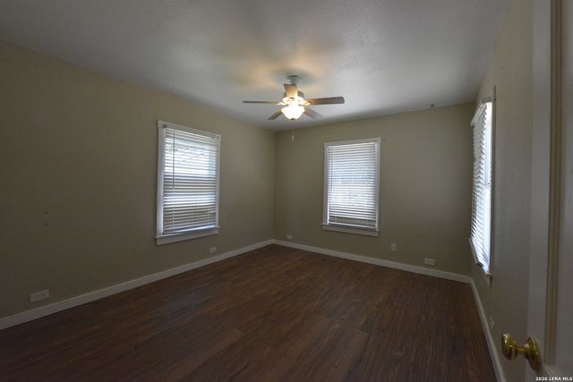 203 LEGION DR W, Converse, TX 78109