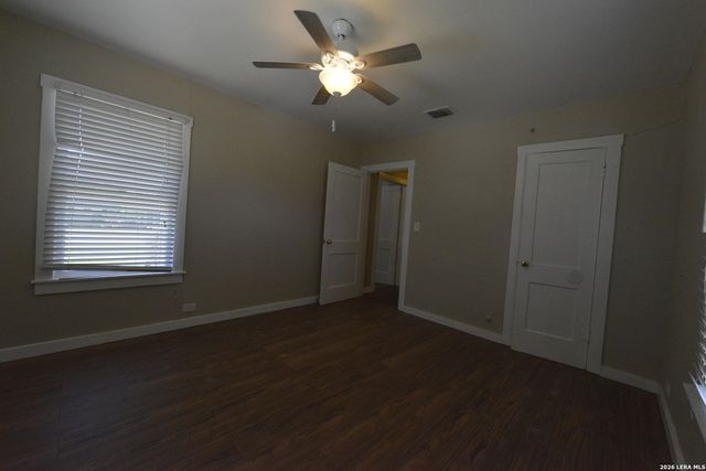 203 LEGION DR W, Converse, TX 78109