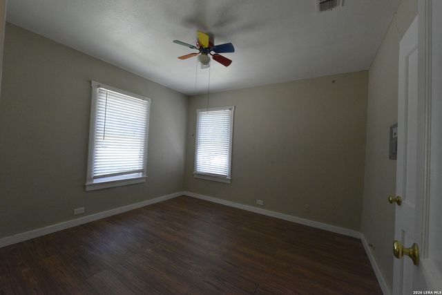 203 LEGION DR W, Converse, TX 78109