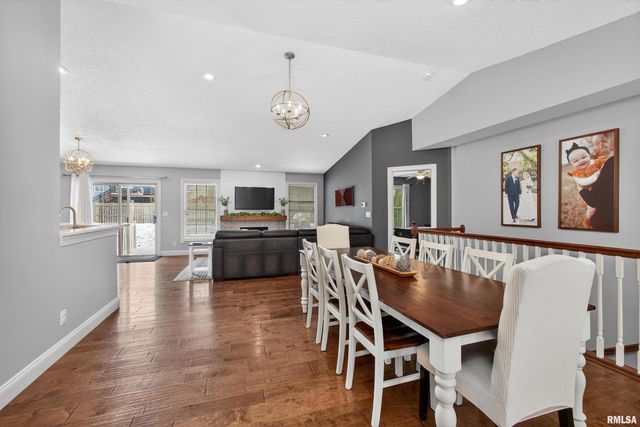 6733 BROOKVIEW Lane, Davenport, IA 52806