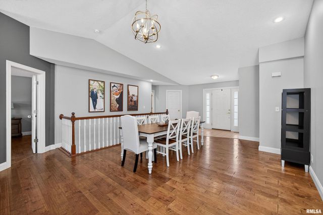 6733 BROOKVIEW Lane, Davenport, IA 52806