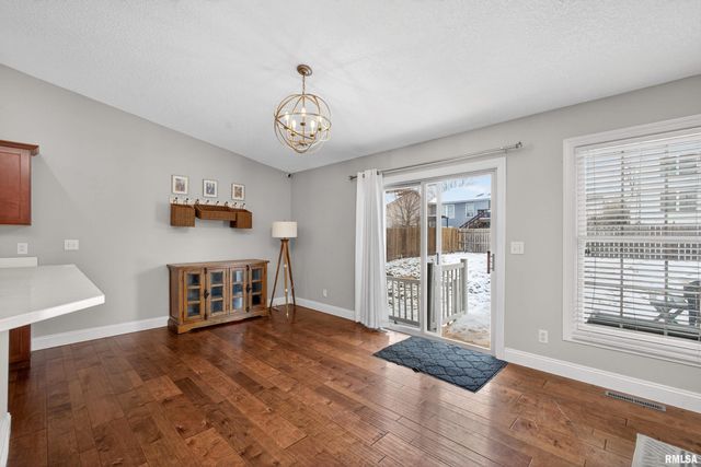 6733 BROOKVIEW Lane, Davenport, IA 52806